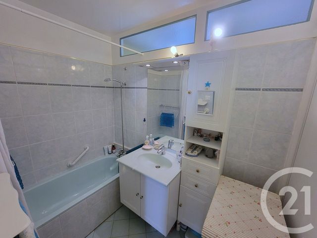 Appartement F4 à vendre - 4 pièces - 63.14 m2 - L HAY LES ROSES - 94 - ILE-DE-FRANCE - Century 21 L'Immobilière Rn 20