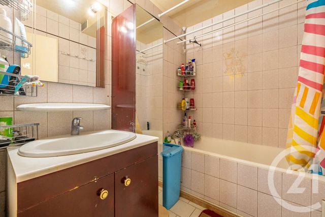 Appartement F3 à vendre - 3 pièces - 66.6 m2 - CHEVILLY LARUE - 94 - ILE-DE-FRANCE - Century 21 L'Immobilière Rn 20