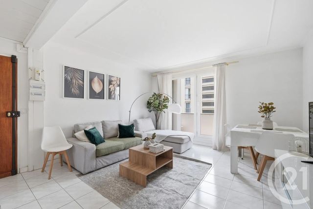 Appartement F3 à vendre - 3 pièces - 57.41 m2 - CHEVILLY LARUE - 94 - ILE-DE-FRANCE - Century 21 L'Immobilière Rn 20